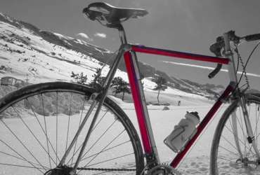 Vélo dans la neige Vacances vélo cheque cadeau noel