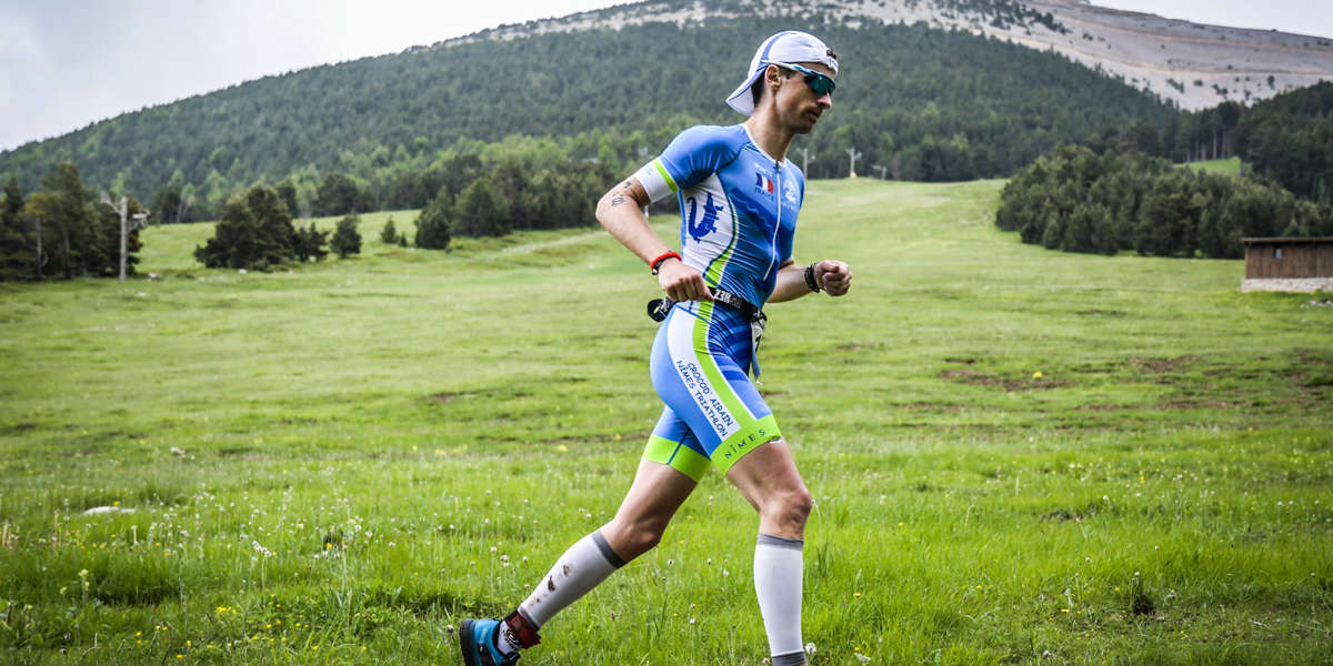 Homme au pied du Mont Ventoux ventouxman