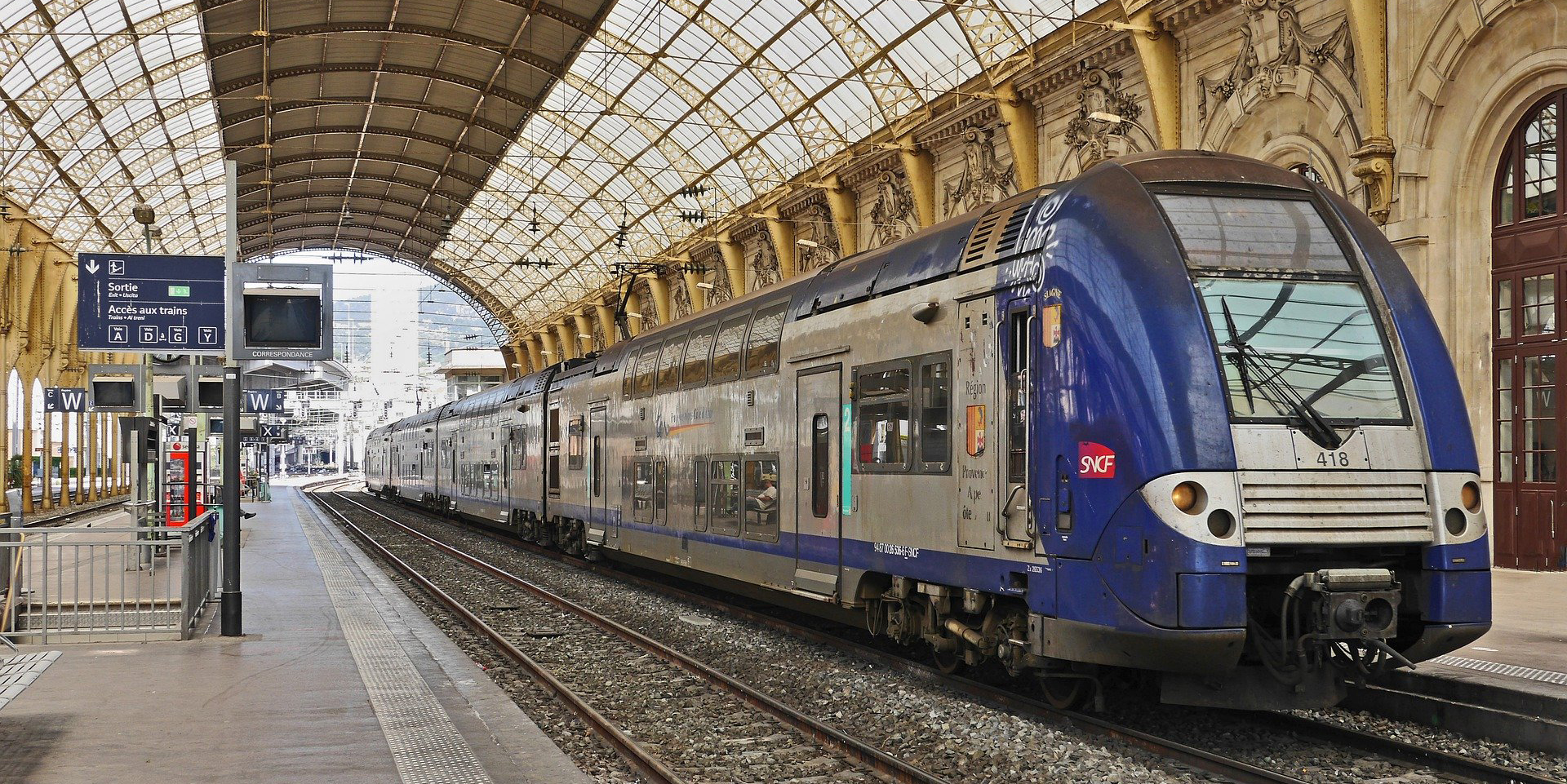 train dans une gare