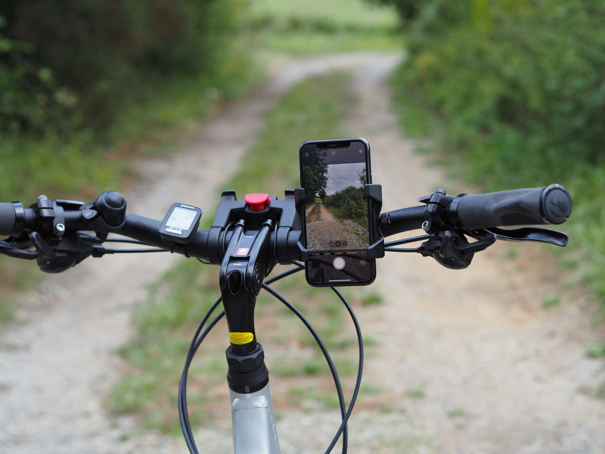 Portable sur le cintre d'un vélo