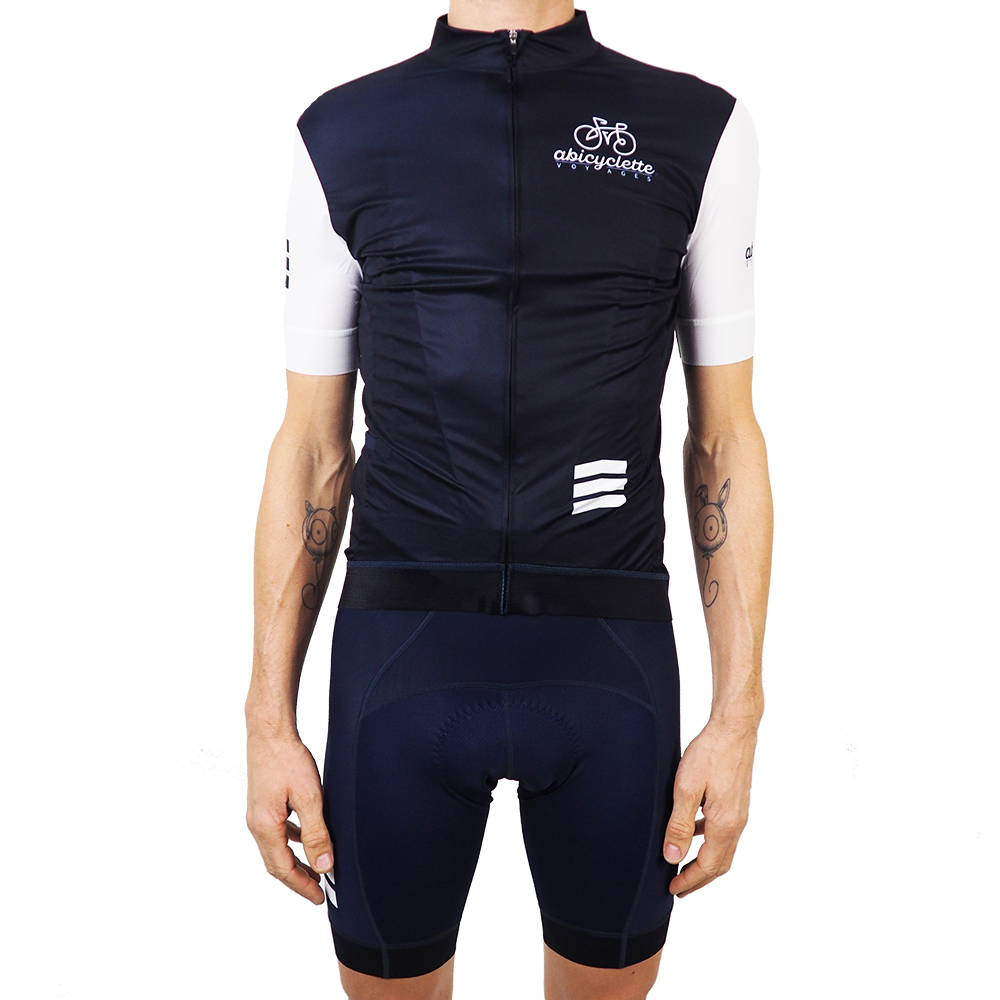 Maillot bleu porté homme