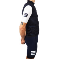 Maillot bleu porté homme