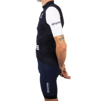 Maillot bleu porté homme