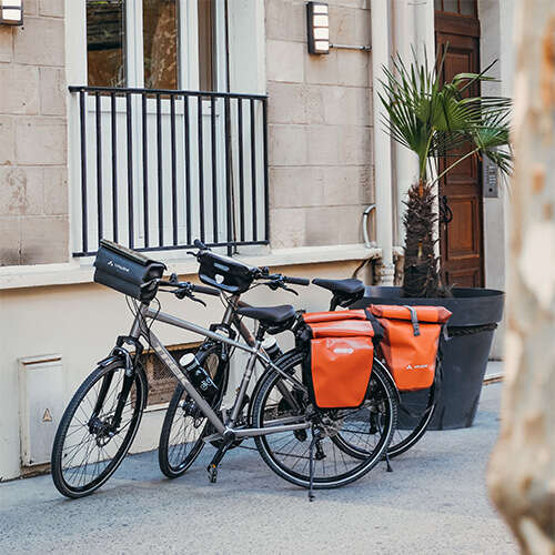 2 vélos avec sacoches