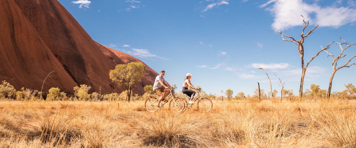 Couple voyageant à vélo en Australie