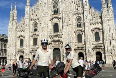 duomo milano couple à vélo