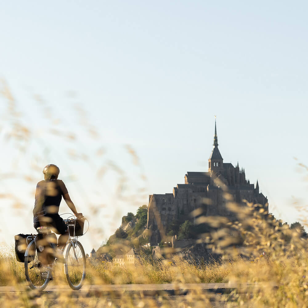 Cycliste au Mont st Michel