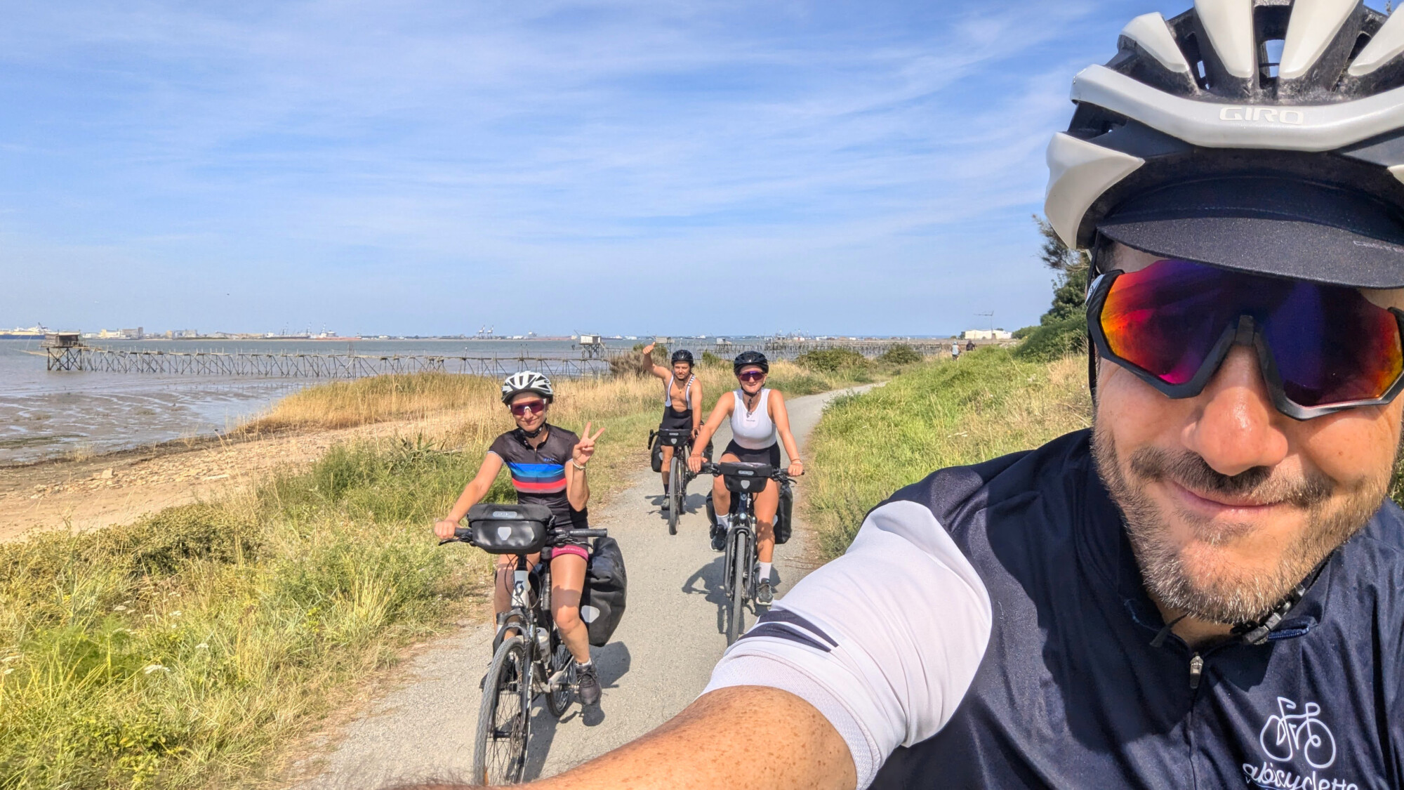 Family of 4 cyclists