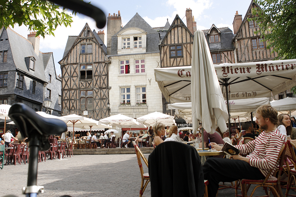 Place de Tours Travel