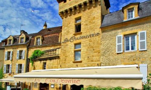 Façade Hôtel Restaurant la Couleuvrine à Sarlat la Caneda