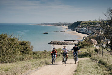 Cyclistes sur la cote normande