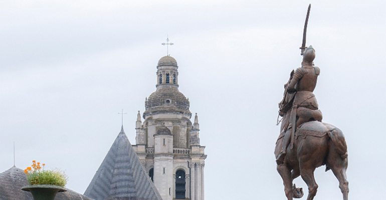 Statue de Jeanne d'Arc Le pays des châteaux à vélo