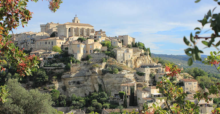 Vue du village de Gordes Le petit tour du Luberon