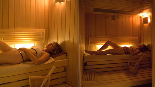 Femme dans un sauna Loire à vélo