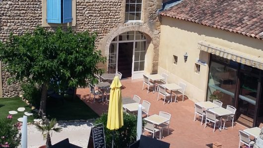 Piscine et terrasse Hôtel logis la bastide à saint bach