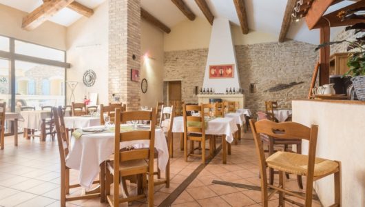 Salle de restaurant Hôtel logis la bastide à saint bach