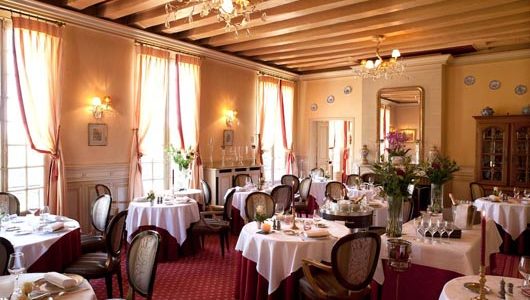 Salle de restaurant Hôtel le Chateau De Beaulieu à Joué-lès-Tours
