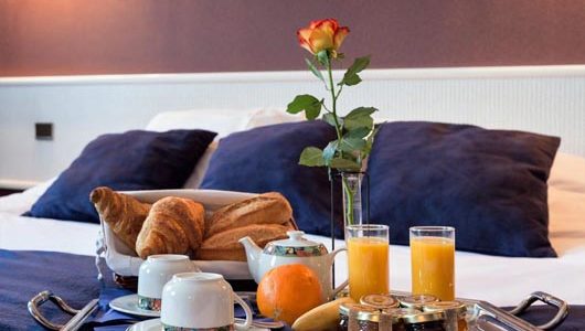 Petit-déjeuner au lit Hôtel de Clisson à Saint-Brieuc