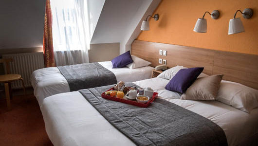 Chambre sous les toîts avec grand et petit lits Hôtel du Port à Morlaix