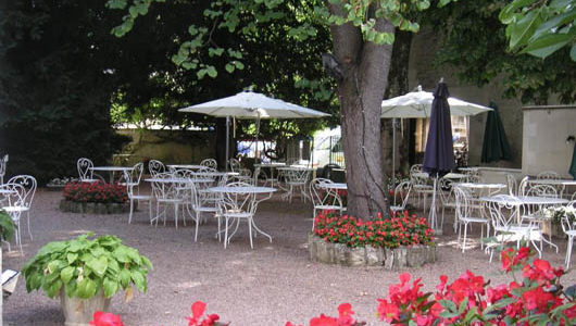 Parc avec mobilier de jardin de l'Hôtel Le Grand Monarque (Azay le Rideau)