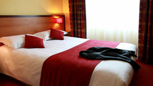 Grand lit Chambre Hôtel Manche Océan à Vannes
