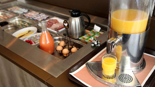 Buffet de petit-déjeuner Hôtel Manche Océan à Vannes