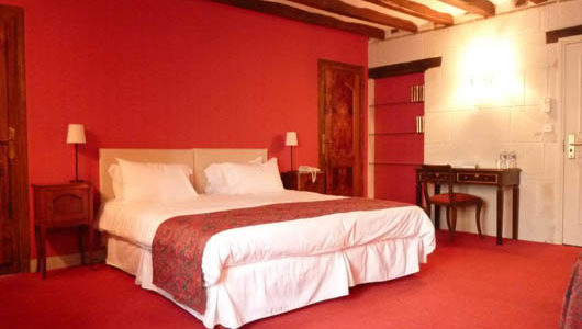 Chambre tons rouge Hôtel Le Grand Monarque (Azay le Rideau)