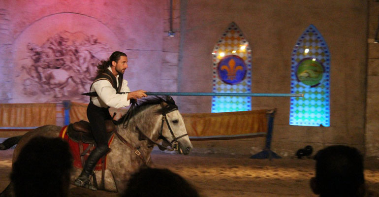 Cavalier pendant spectacle Loire à vélo