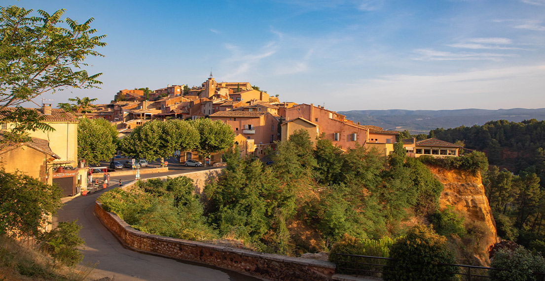 Le village perché et orange de Rousssillon