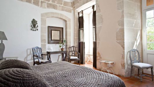 Chambre donnant sur jardin Hôtel du château de Mazan halte vacances à vélo