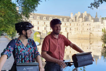 Chenonceaux a velo en couple