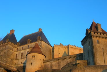 Forteresse médiévale tourisme vacances à vélo