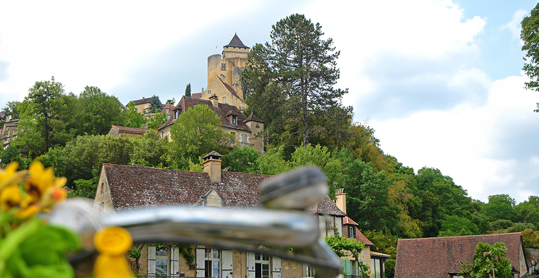 Vue sur un chateau haut perché