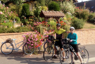 alsace a velo couple pendant leur séjour à vélo