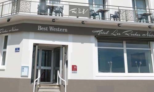 Façade de l’hôtel les roches noires aux SABLES D’OLONNE