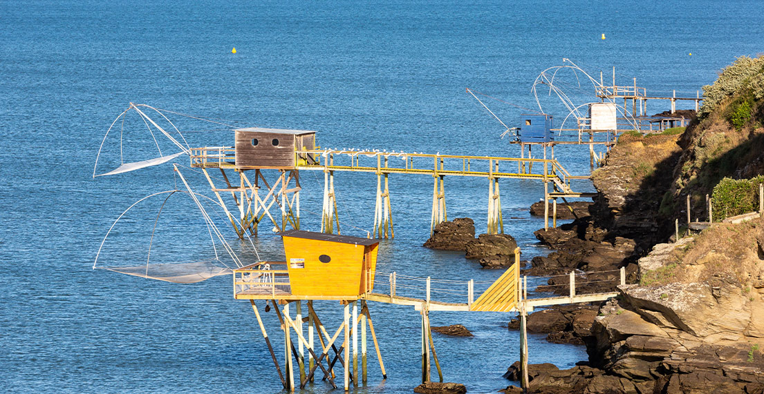 Les cabanes de pecheurs sur pilotis au dessus de la mer