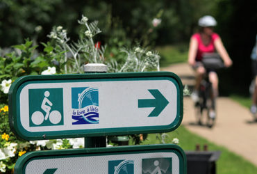 Couple à vélo sur la loire à vélo