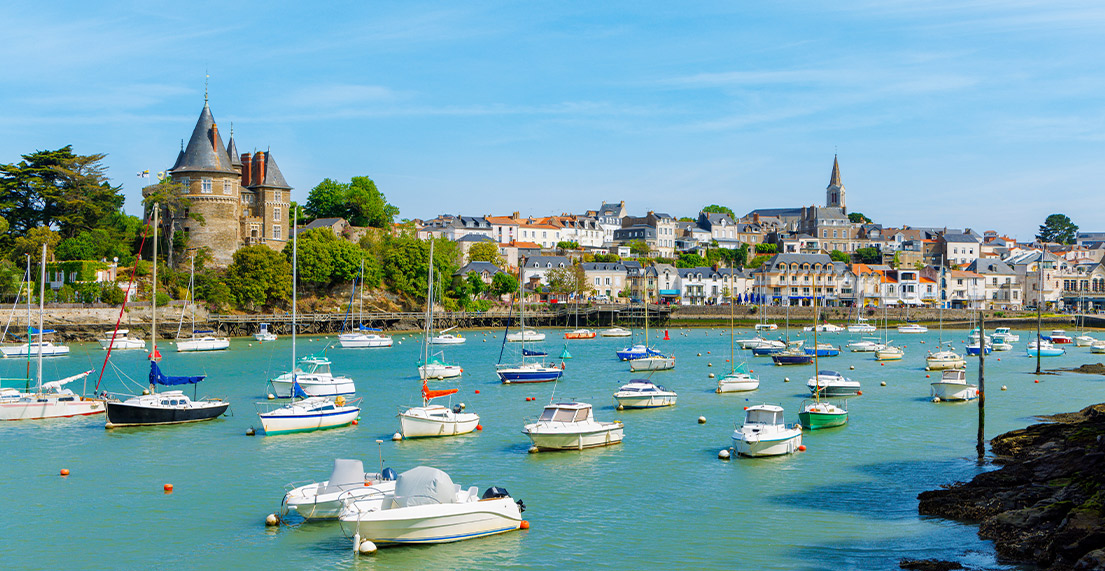 La ville de Pornic depuis sont port