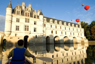 Balade en canoë sous les arches du château de Chenonceau