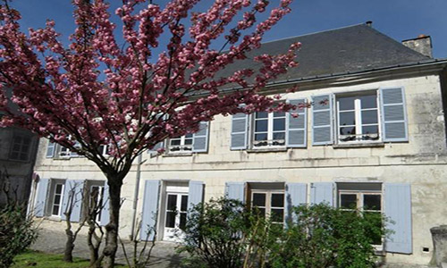 Façade de la Chambre d’Hôtes La Closerie Saint Jacques à LOCHES