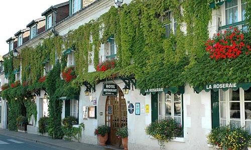 façade Hôtel restaurant La Roseraie