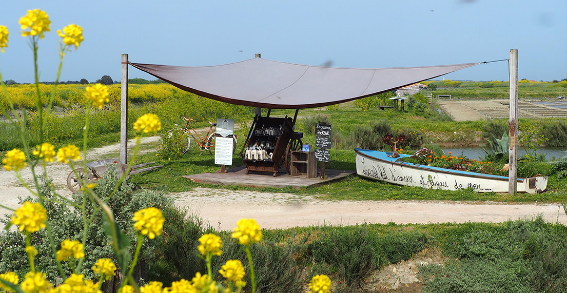 Un stand de vente de gros sel