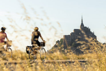 Cyclistes au Mont-Saint-Michel