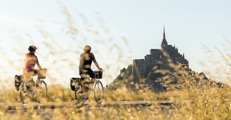 Cyclistes au Mont-Saint-Michel