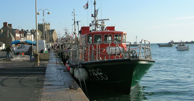 Bateaux de pêche, port, église de barfleur