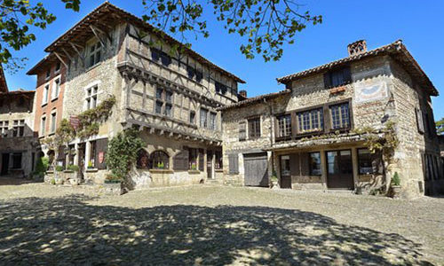 Façade de l'hostellerie du vieux Pérouges