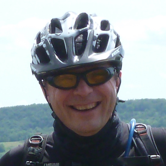 voyageur à lunette et avec un casque