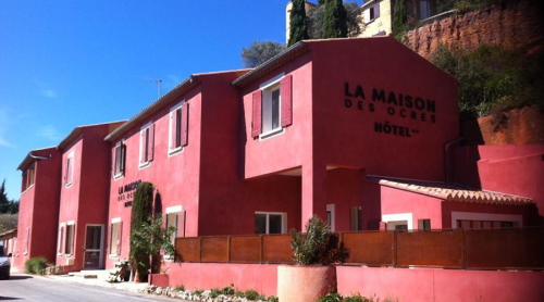 Façade de l'Hôtel La Maison des Ocres Roussillon