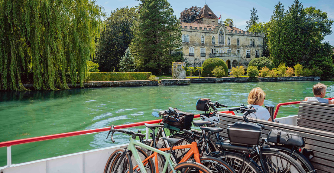 Des velos sont sur un bateau