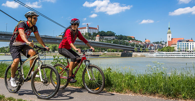 Cycling the Danube : from Vienna to Budapest cycling tour